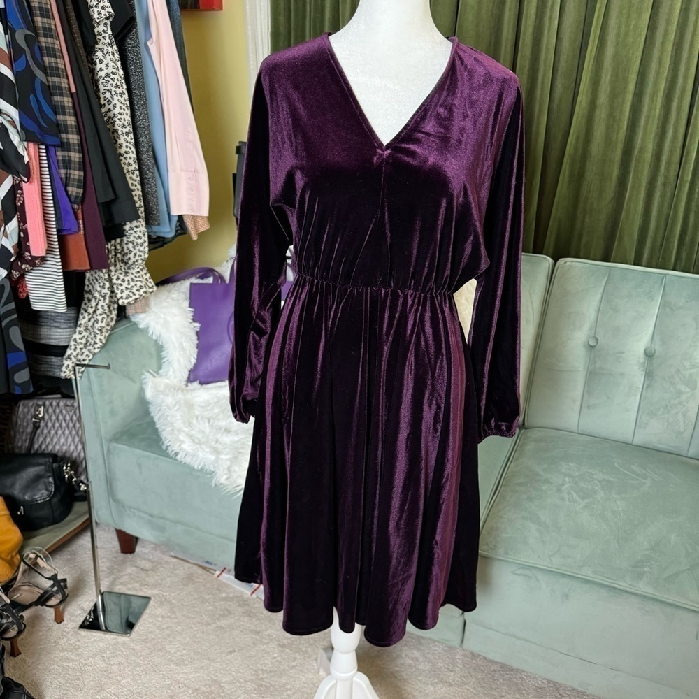 NWT Maggy London Purple Velvet V Neck Dress - Picture 5 of 5